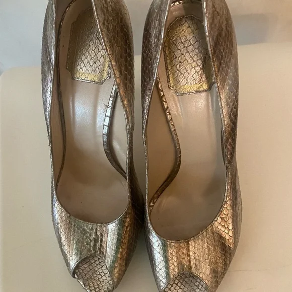 Women’s Dior open toe high heels. Pre owned but still looks good. - Picture 2 of 12